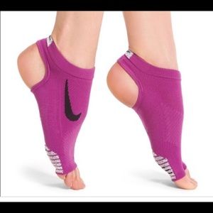 nikegrip studio toeless socks